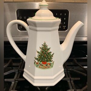 Pfaltzgraff Heritage Christmas coffee/tea pot